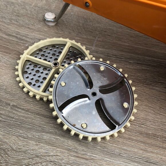 Vintage Moulinex Moulin-Julienne Food Processor Five Interchangeable Blades - Picture 2 of 8